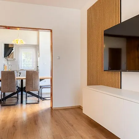 Apartment In With Sea View, Balcony, Air Conditioning, Wi-fi