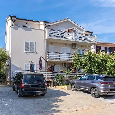 In With Sea View, Balcony, Air Conditioning, Wi-fi * Cres