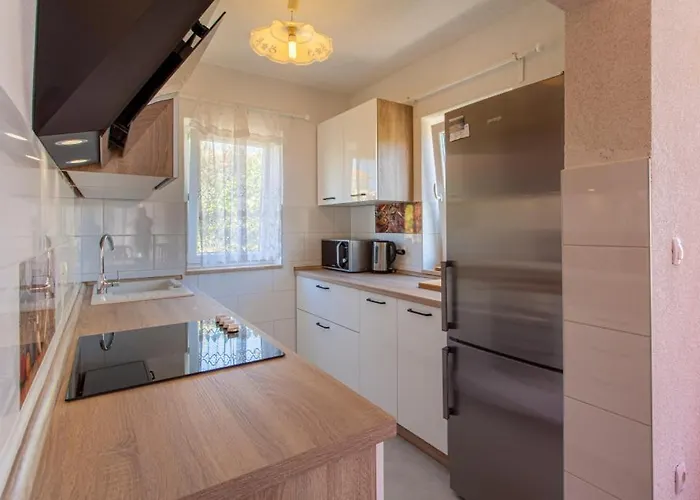In With Sea View, Balcony, Air Conditioning, Wi-fi