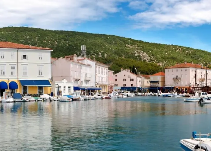 In With Sea View, Balcony, Air Conditioning, Wi-fi * Cres