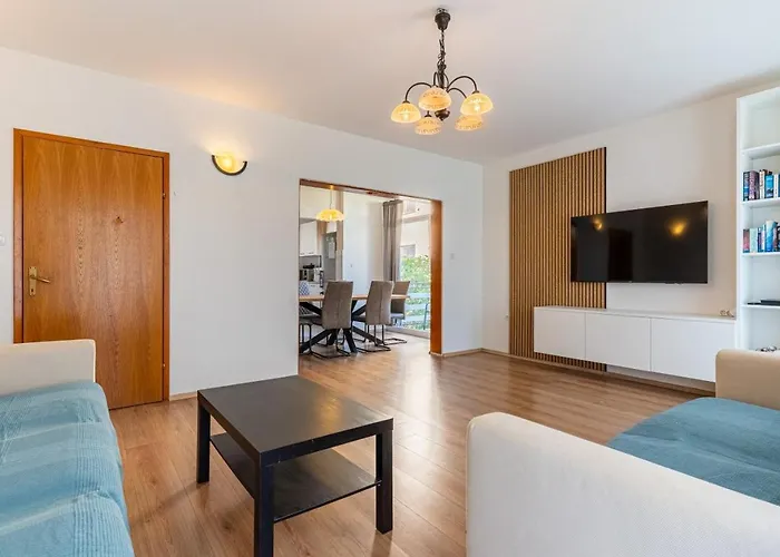 In With Sea View, Balcony, Air Conditioning, Wi-fi * Cres