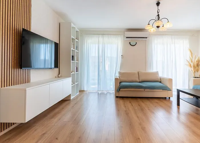 In With Sea View, Balcony, Air Conditioning, Wi-fi