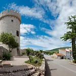 In With Sea View, Balcony, Air Conditioning, Wi-fi Apartman Cres