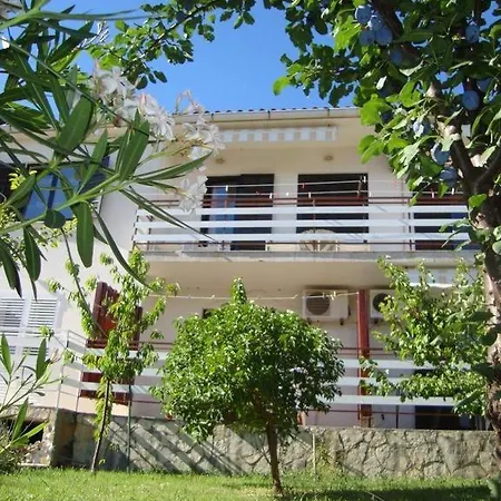 Apartman In With Sea View, Balcony, Air Conditioning, Wi-fi *