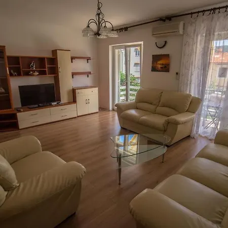 In With Sea View, Balcony, Air Conditioning, Wi-fi Apartment *