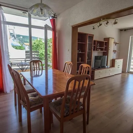 In With Sea View, Balcony, Air Conditioning, Wi-fi Cres