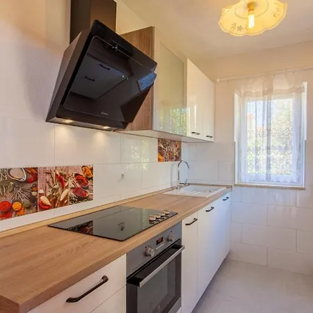 In With Sea View, Balcony, Air Conditioning, Wi-fi