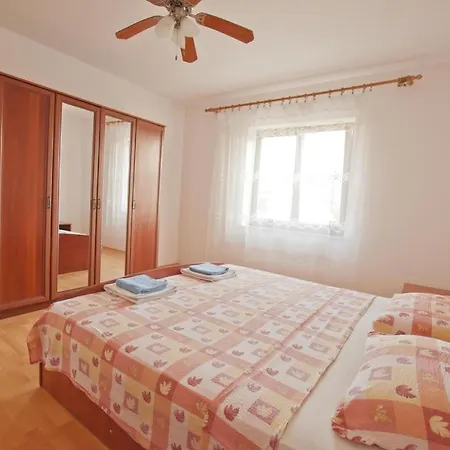In With Sea View, Balcony, Air Conditioning, Wi-fi Apartment Cres