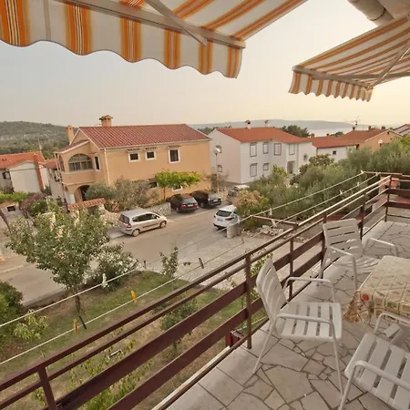 In With Sea View, Balcony, Air Conditioning, Wi-fi * Cres