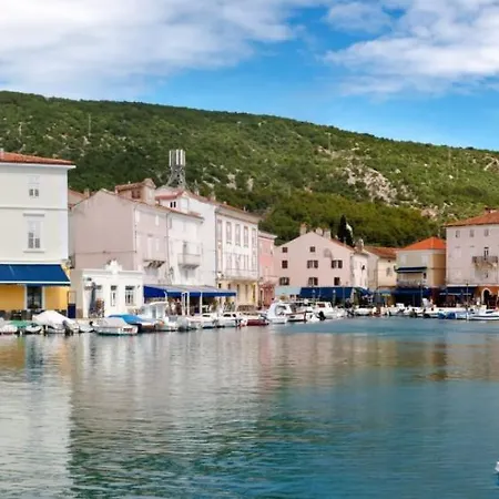 In With Sea View, Balcony, Air Conditioning, Wi-fi * Cres