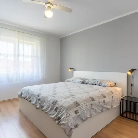 Apartman In With Sea View, Balcony, Air Conditioning, Wi-fi *