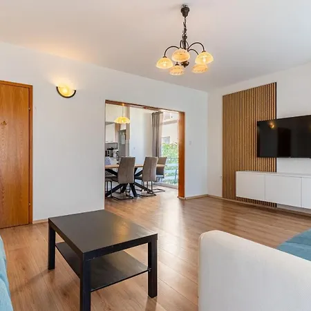 In With Sea View, Balcony, Air Conditioning, Wi-fi * Cres