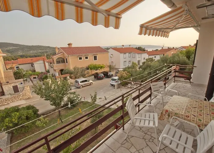 In With Sea View, Balcony, Air Conditioning, Wi-fi * Cres