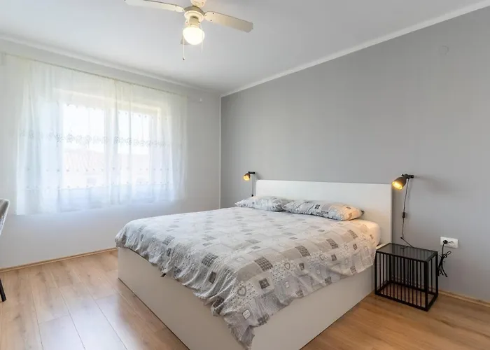 Apartman In With Sea View, Balcony, Air Conditioning, Wi-fi *