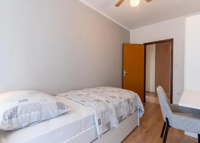 In With Sea View, Balcony, Air Conditioning, Wi-fi *