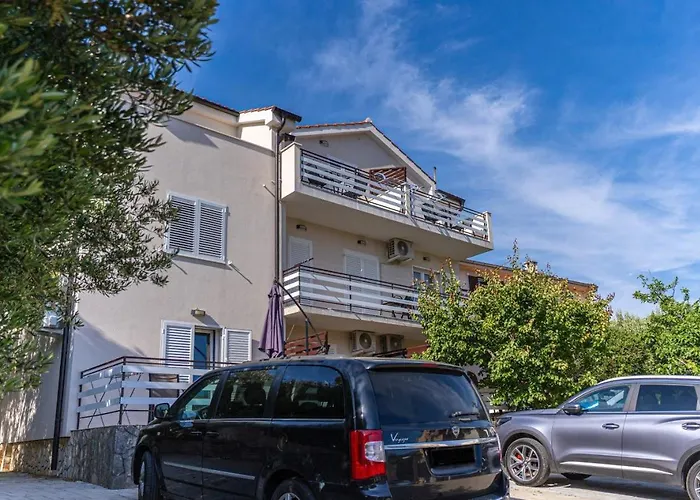 In With Sea View, Balcony, Air Conditioning, Wi-fi Cres